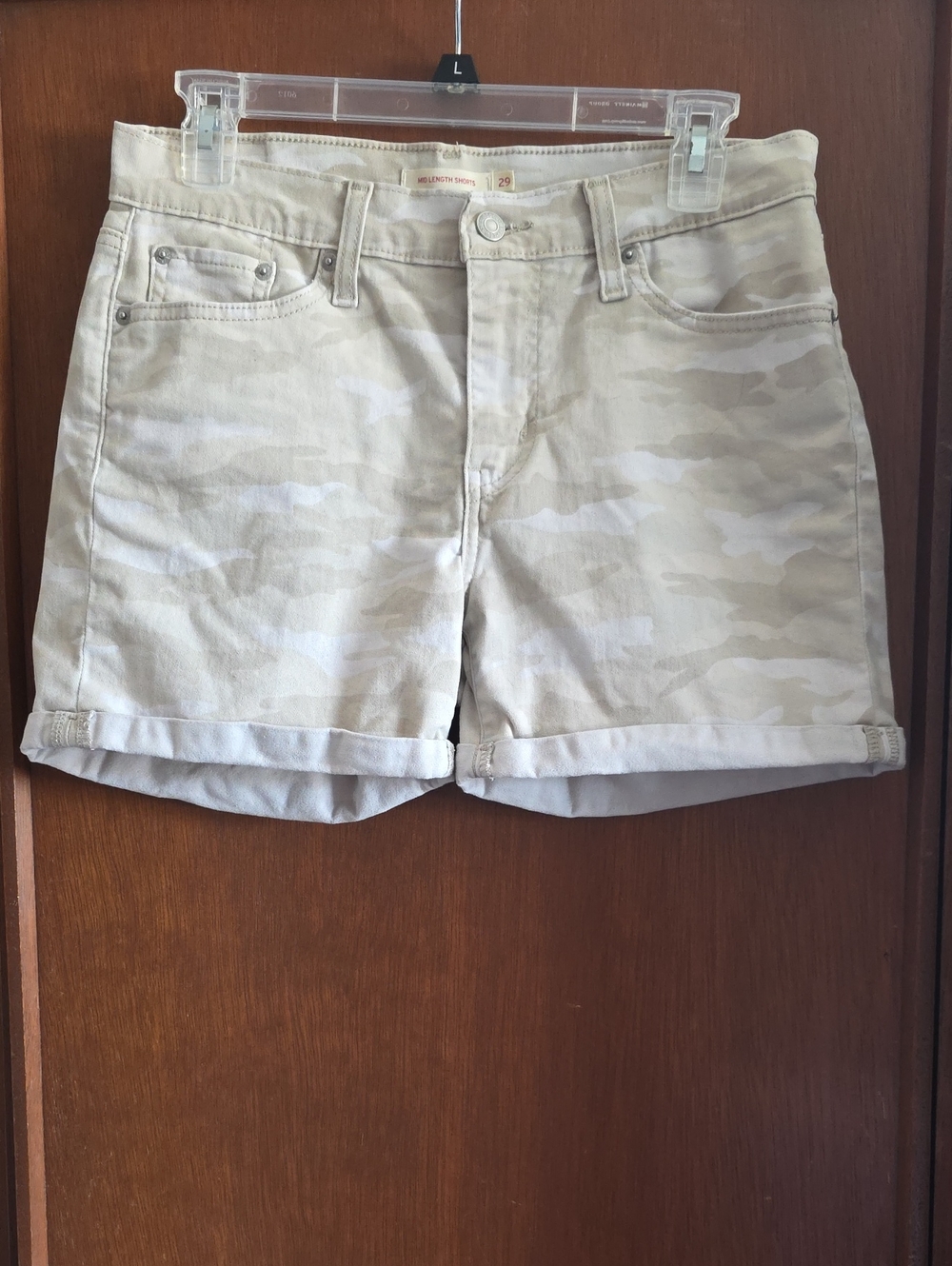 Levi's Beige Camo Women's Shorts Mid Length Sz 29